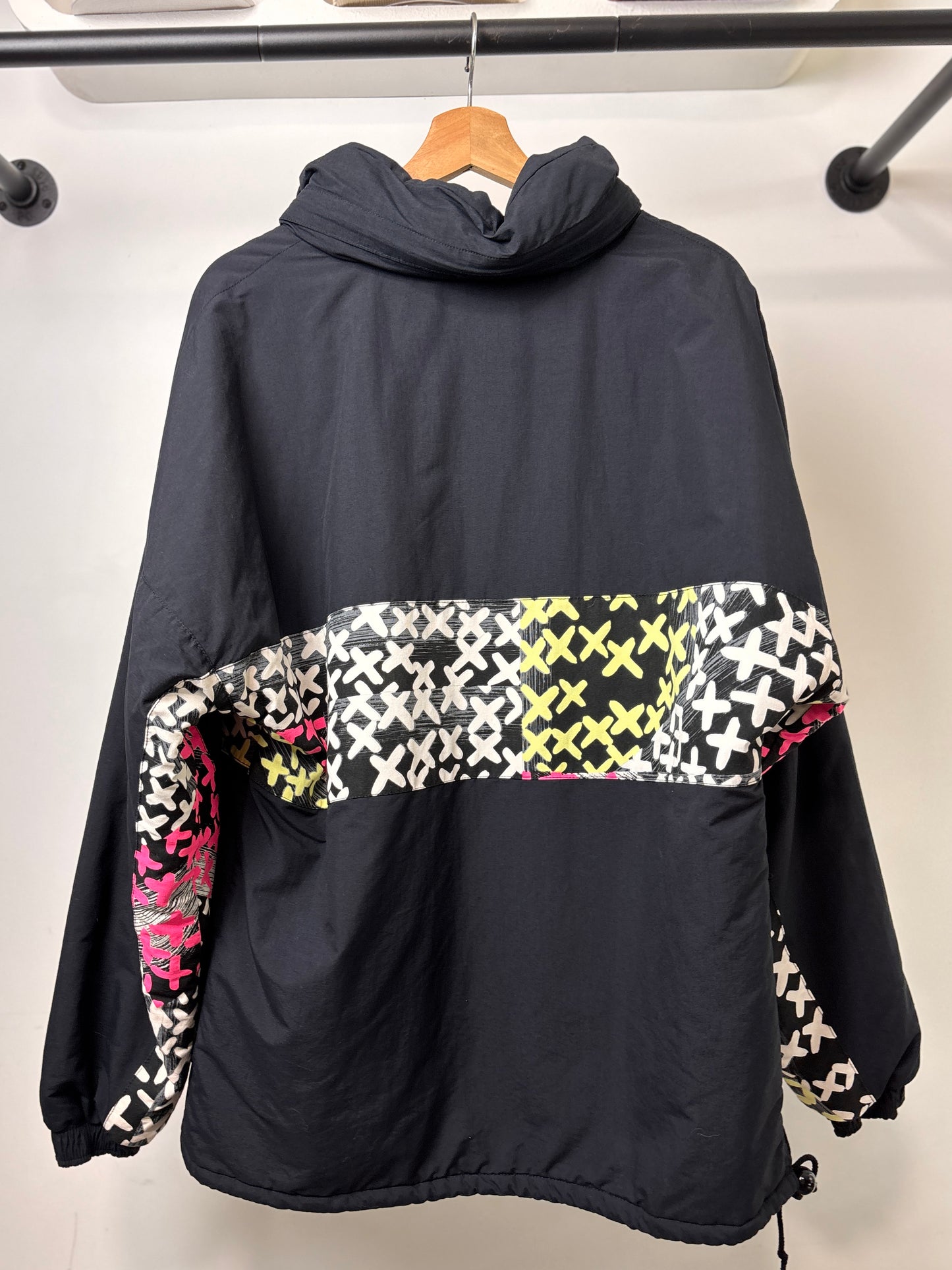 90's QUIKSILVER SKI JACKET BLACK W NEON PATTERN
