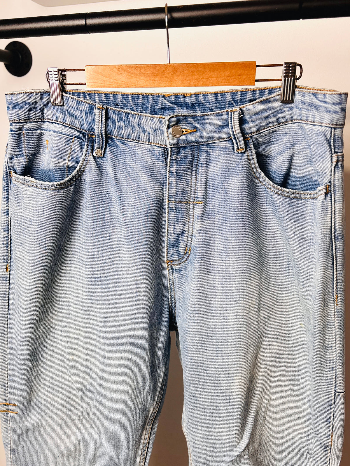 MODERN THRILLS SLACKER DENIM