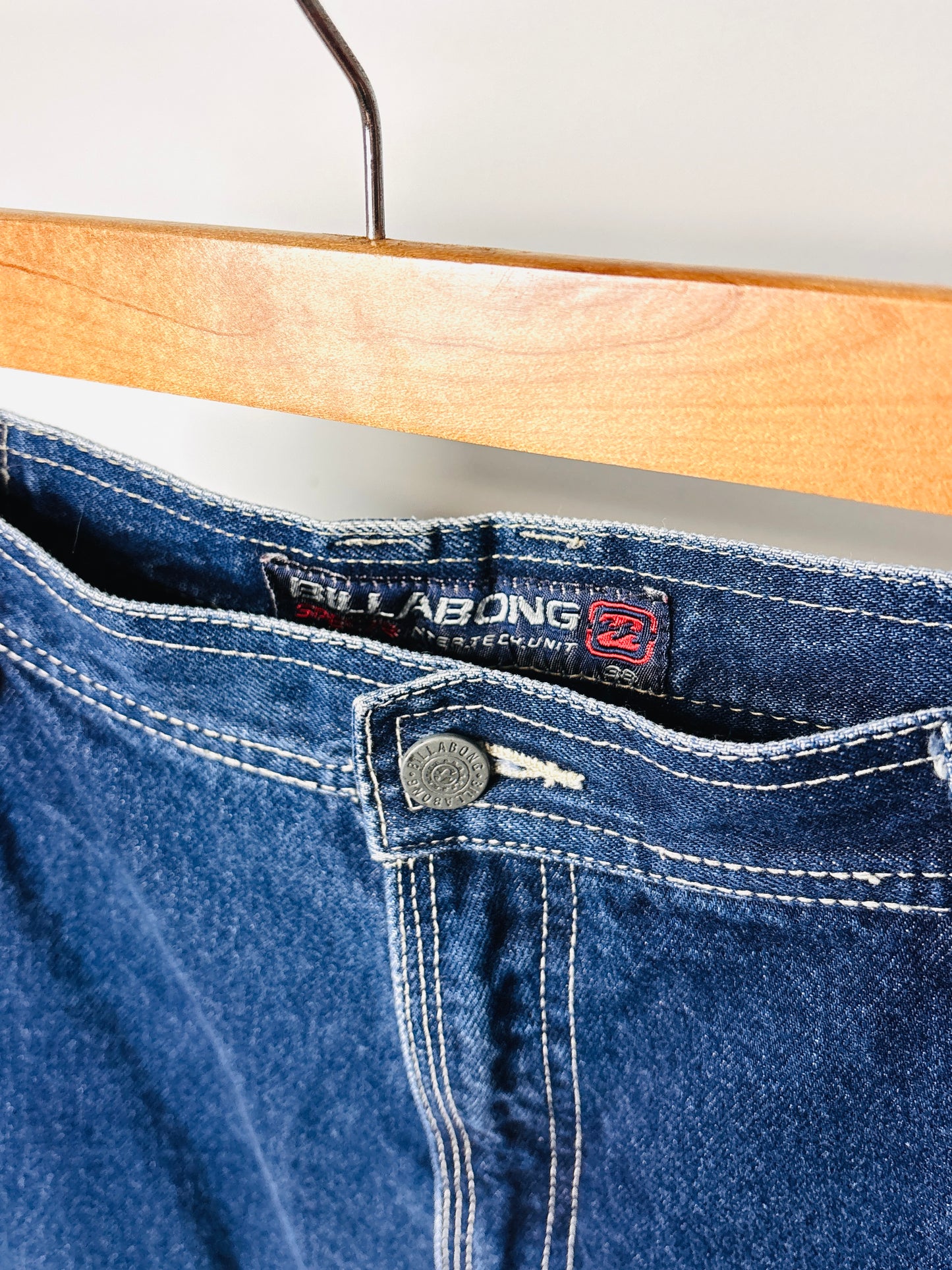 2000'S BILLABONG BAGGY DARK DENIM JEANS