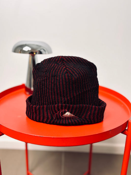 VINTAGE QUIKSILVER BEANIE BLACK AND RED