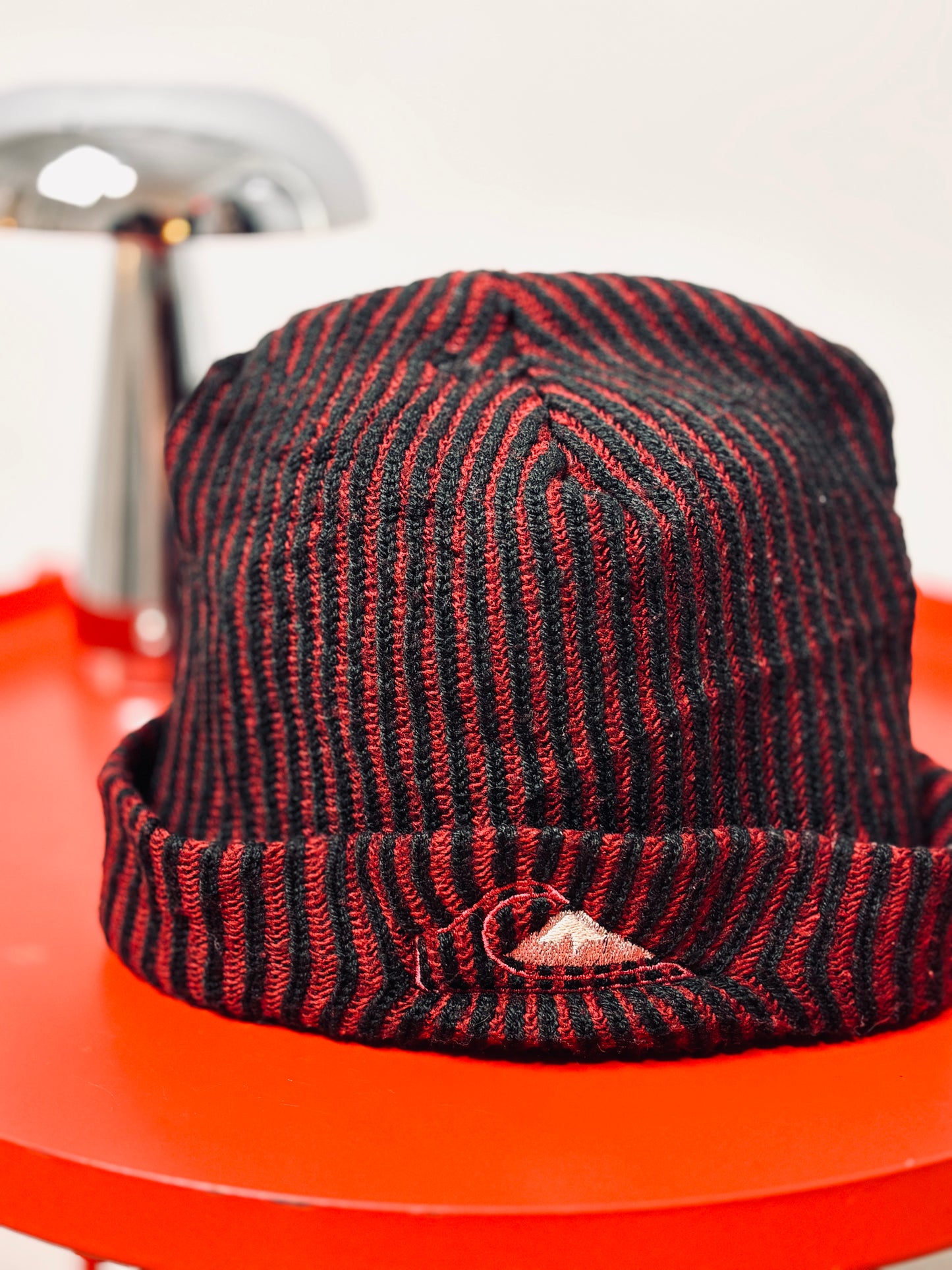 VINTAGE QUIKSILVER BEANIE BLACK AND RED