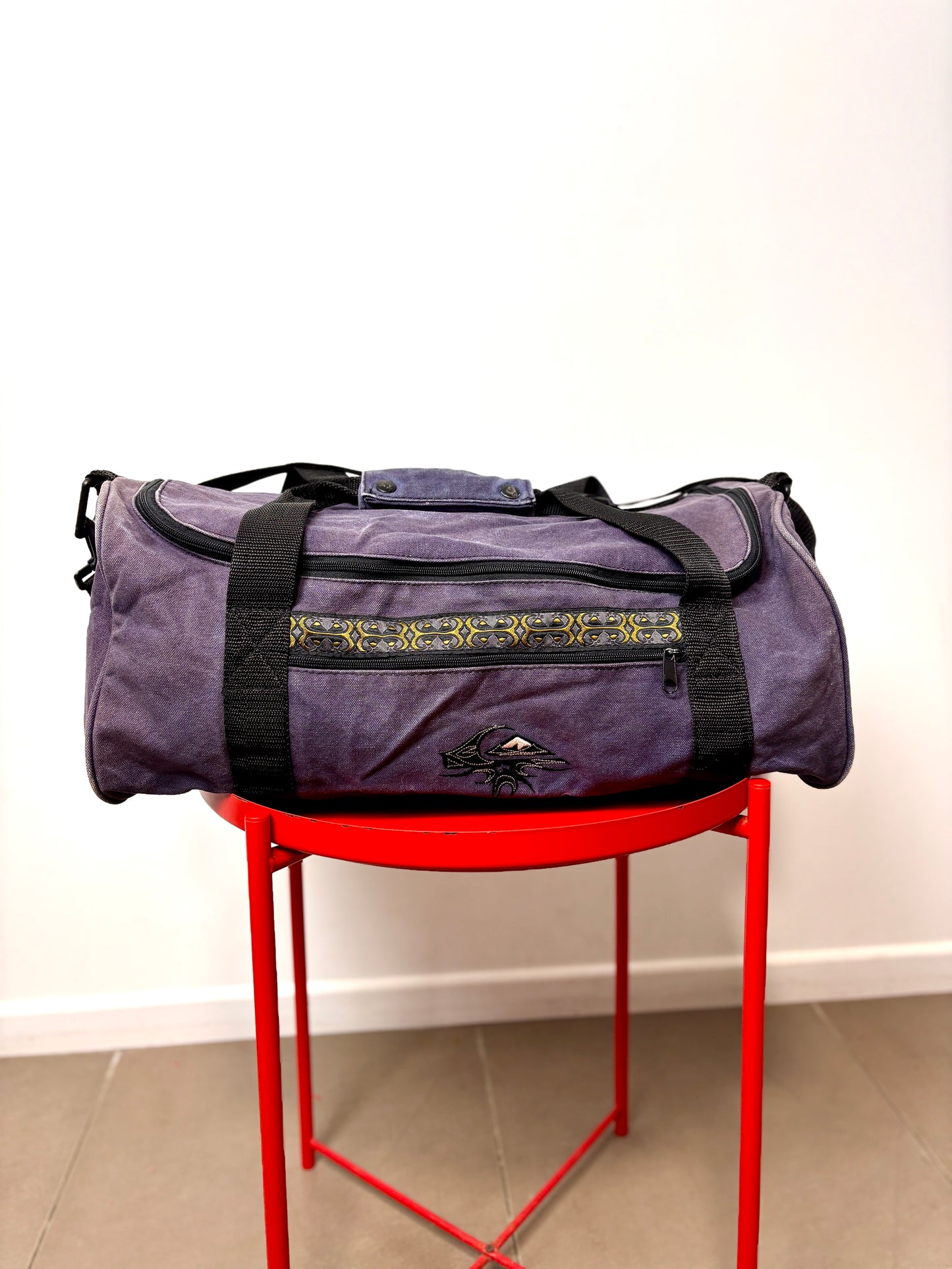 VINTAGE QUIKSILVER DUFFLE BAG PURPLE