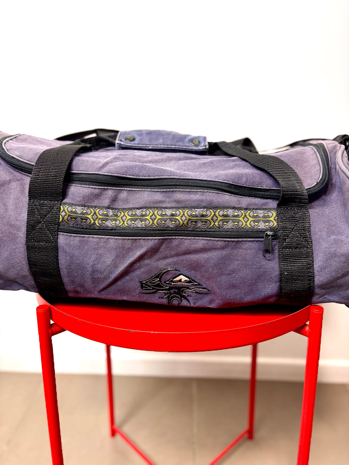 VINTAGE QUIKSILVER DUFFLE BAG PURPLE