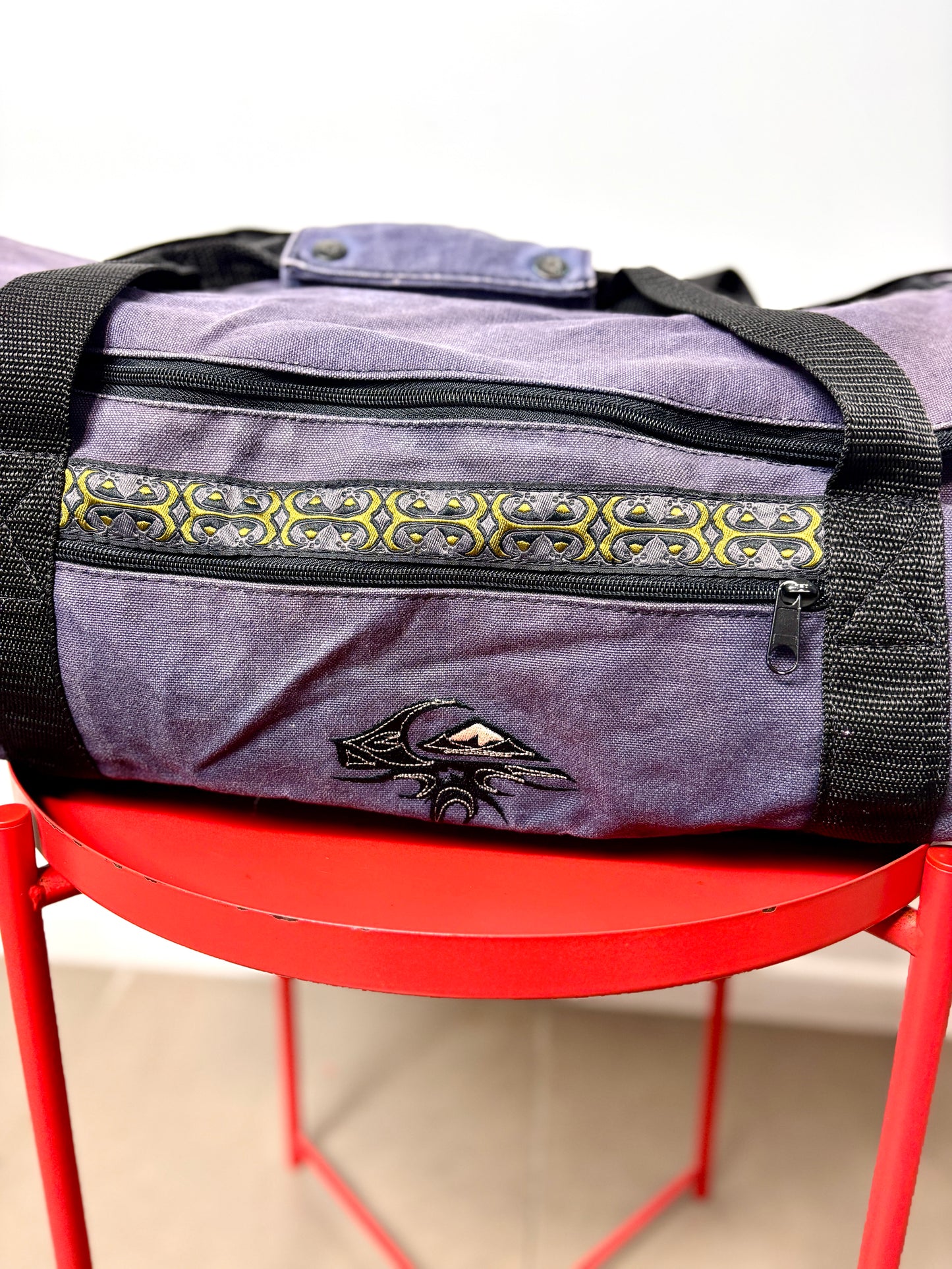 VINTAGE QUIKSILVER DUFFLE BAG PURPLE