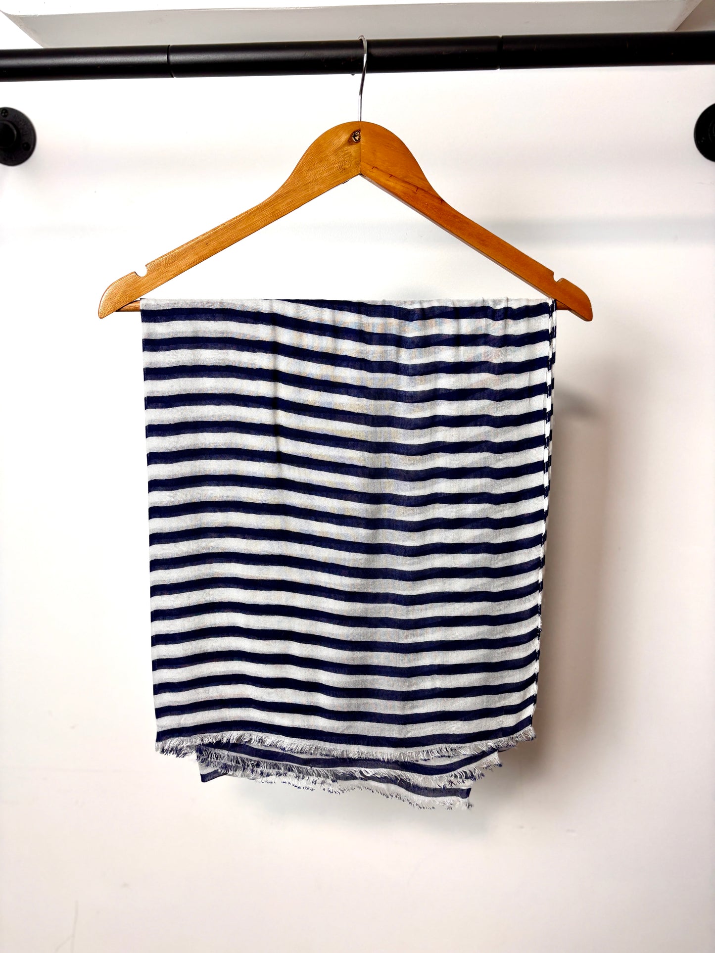 NAVY AND WHITE STRIPED SCARF