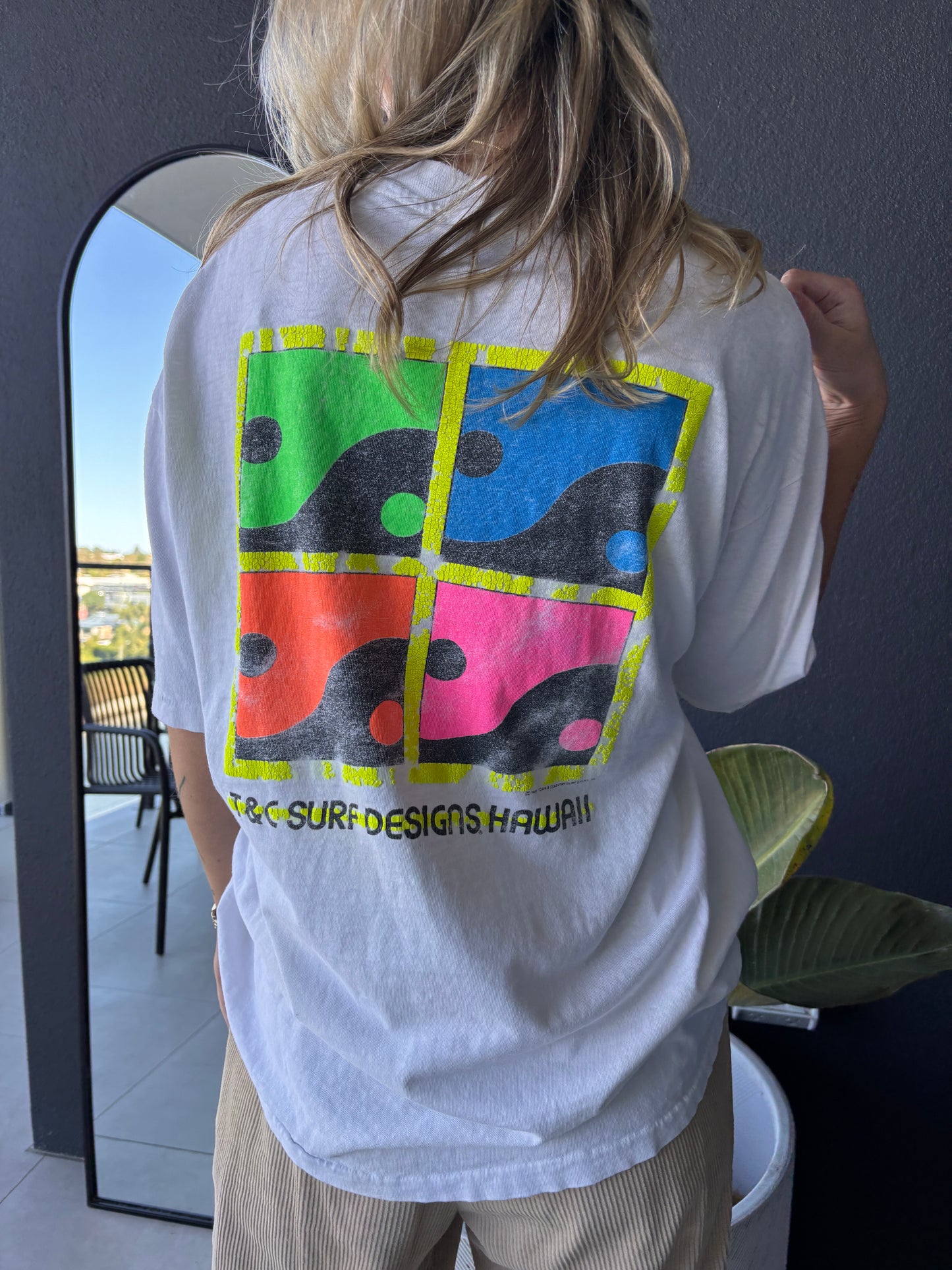 VINTAGE TOWN & COUNTRY DESIGNS TEE WHITE