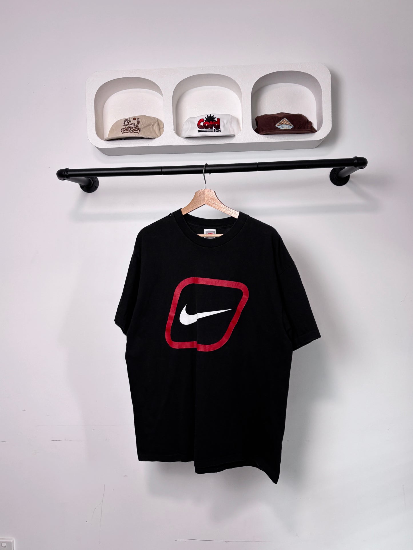 VINTAGE NIKE TEE BLACK