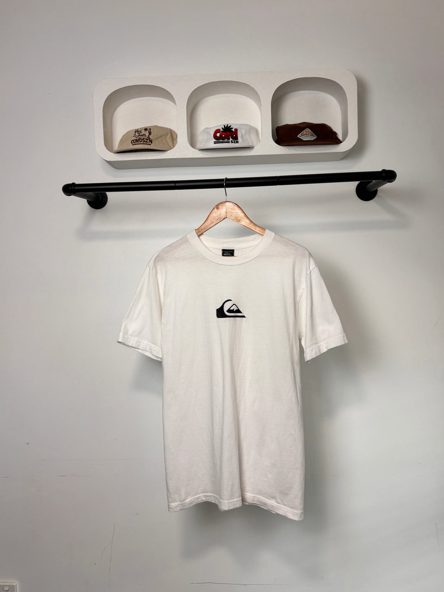 VINTAGE QUIKSILVER SIMPLE BOARDRIDING TEE WHITE