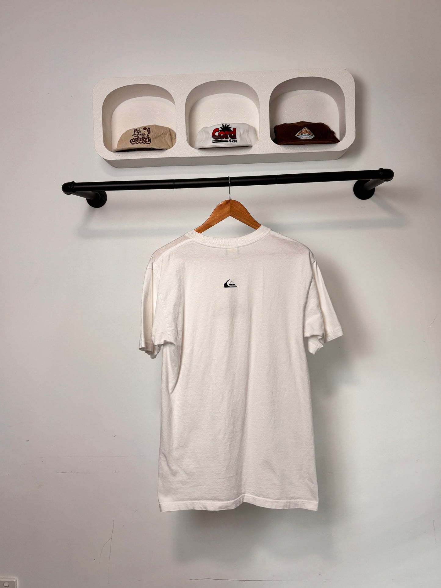 VINTAGE QUIKSILVER SIMPLE BOARDRIDING TEE WHITE